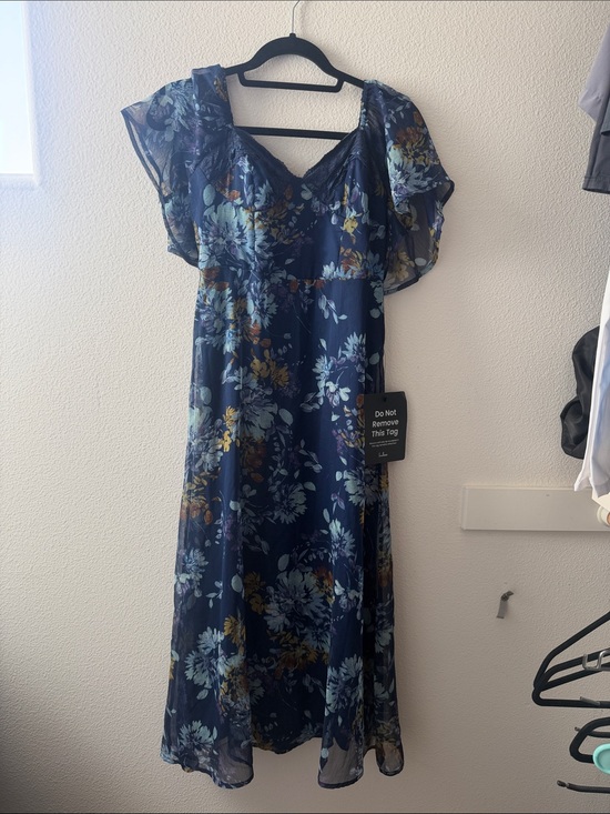 Lulus Dresses & Skirts - Lulu's Navy Floral Midi Dress with Flutter Sleeves